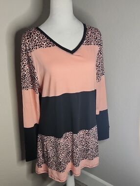 NWT LuLaRoe Elizabeth Pink and Black V-Neck Colorblock Leopard Long Sleeve Tunic
